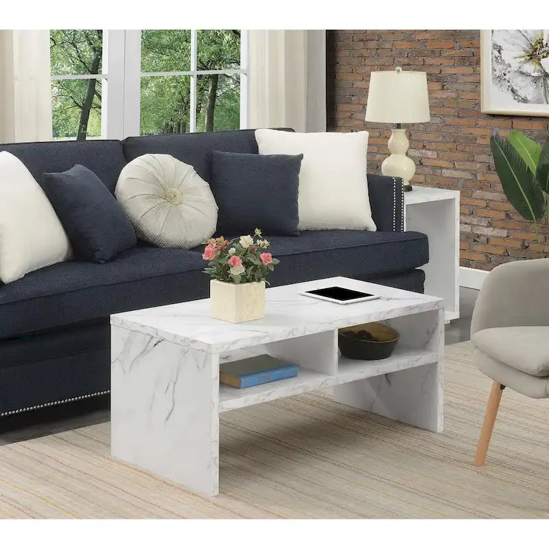 Moderner Couchtisch mit 3 Ebenen und Ablageflächen
